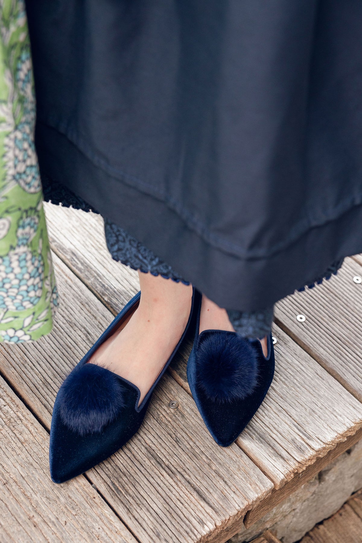 Navy Pompon Samt Pointy