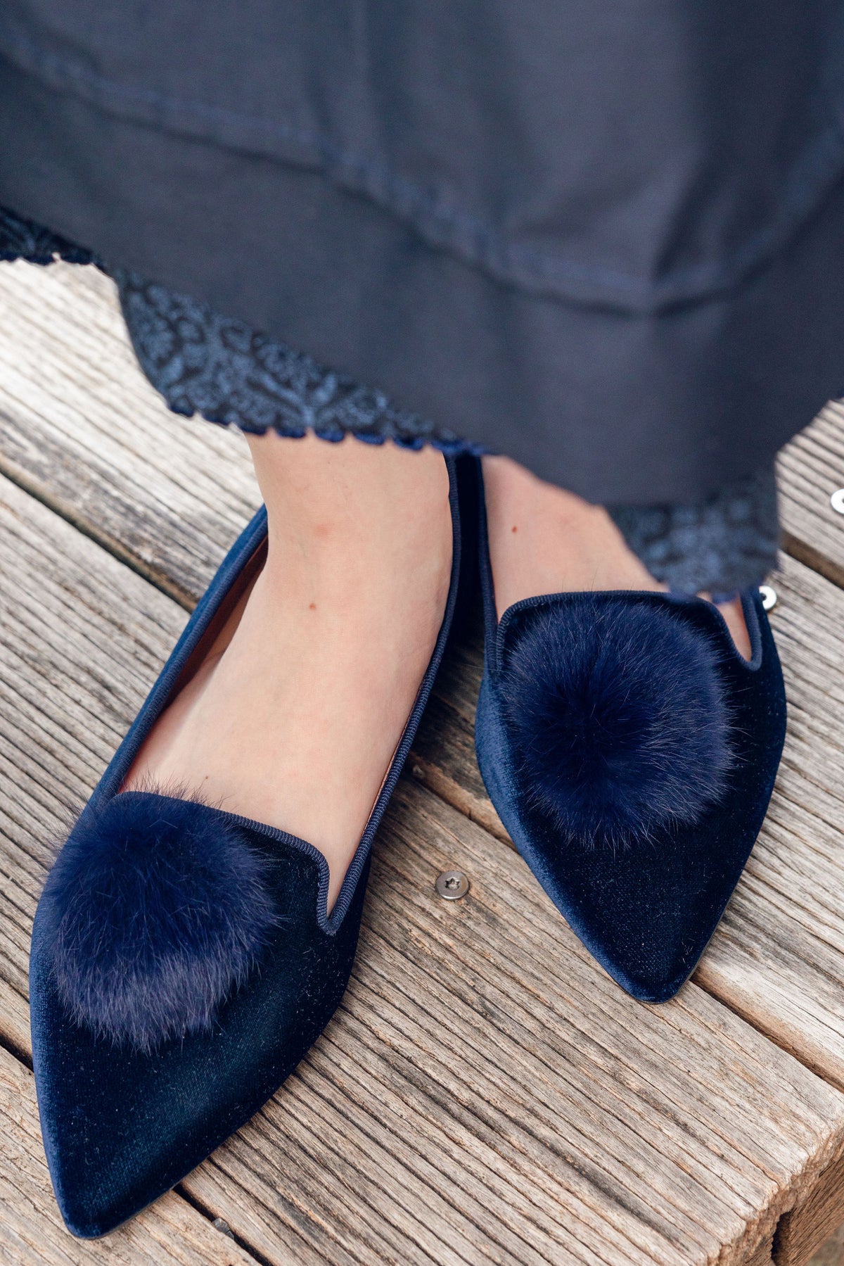 Navy Pompon Samt Pointy
